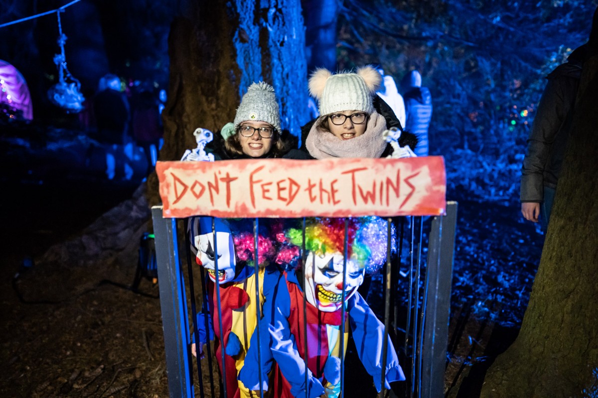 Perth twins, Hollie and Jenna Martin... do not feed!