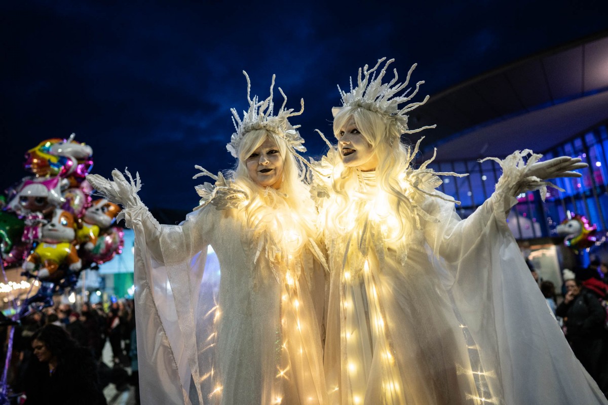 Never a dull moment, these performers and many others were in spectacular fancy dress.
