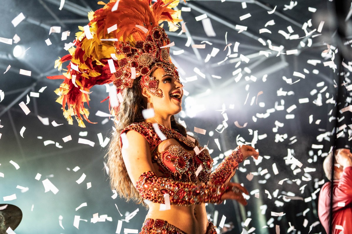 Having a ball! Confetti filled the air, to give an extra Christmassy atmosphere.